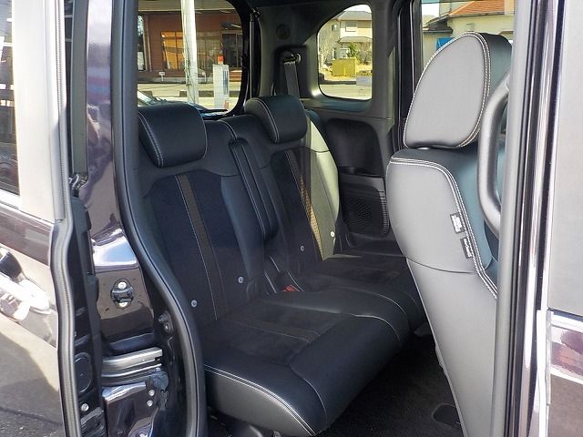 HONDA N BOX CUSTOM 2018 Image 31