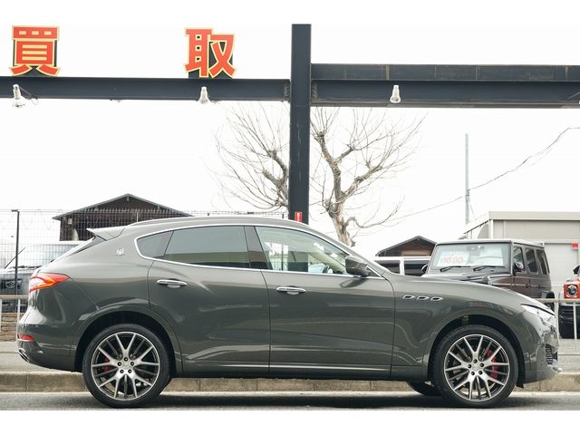 MASERATI LEVANTE 2017 Image 31