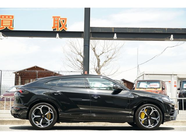 LAMBORGHINI URUS 2022 Image 31