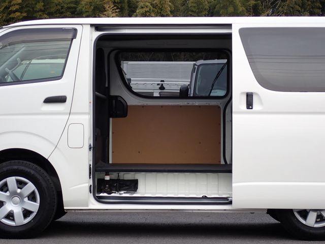 TOYOTA REGIUSACE VAN 1.25T 2019 Image 31