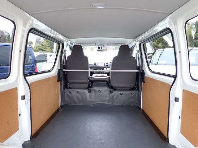 TOYOTA REGIUSACE VAN 1.25T 2019 Image 31