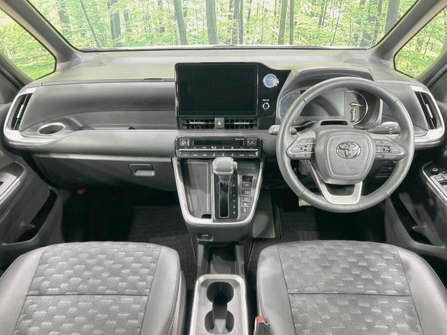 TOYOTA VOXY HYBRID 2023 Image 31