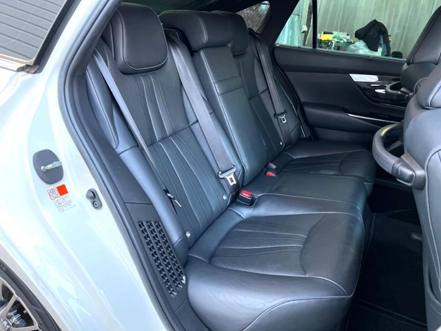 TOYOTA CROWN SEDAN HYBRID 2018 Image 31