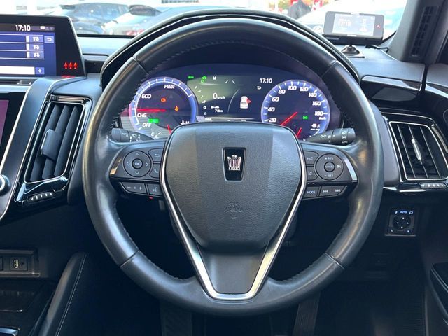 TOYOTA CROWN SEDAN HYBRID 2018 Image 31