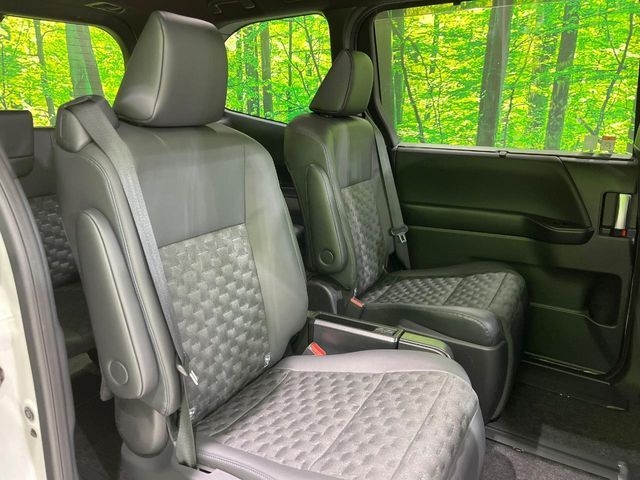 TOYOTA VOXY HYBRID 2024 Image 31