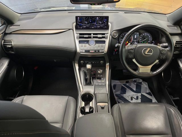 TOYOTA LEXUS NX300 2020 Image 31