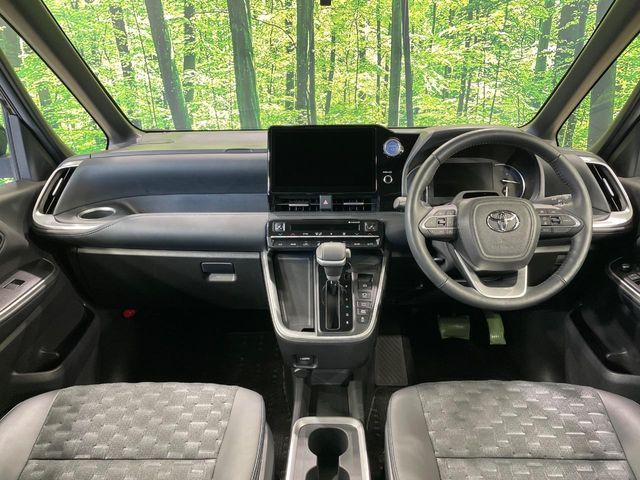 TOYOTA VOXY HYBRID 2022 Image 31