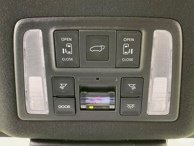 TOYOTA VOXY HYBRID 2022 Image 31