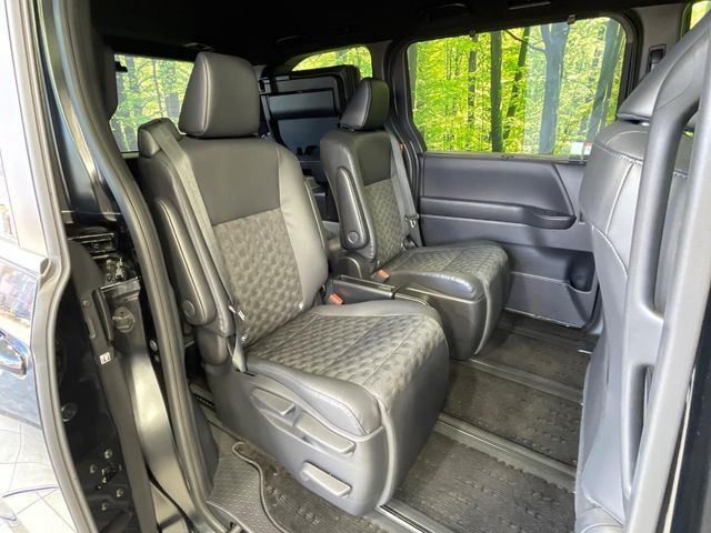 TOYOTA VOXY HYBRID 2022 Image 31