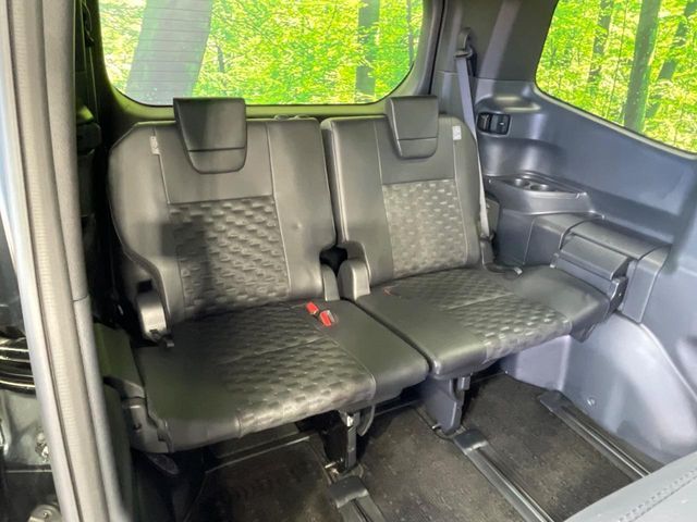 TOYOTA VOXY HYBRID 2022 Image 31