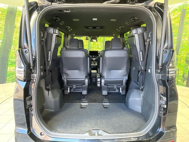 TOYOTA VOXY HYBRID 2022 Image 31