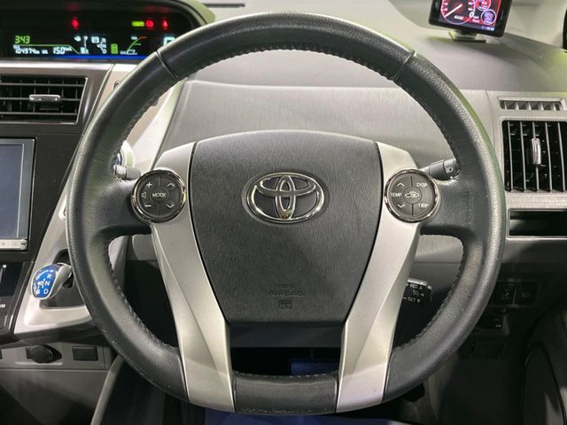 TOYOTA PRIUS ALPHA 2013 Image 31