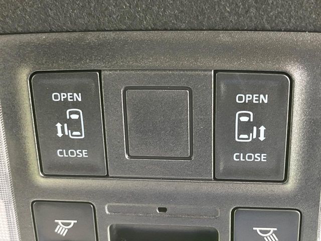 TOYOTA VOXY HYBRID 2025 Image 31