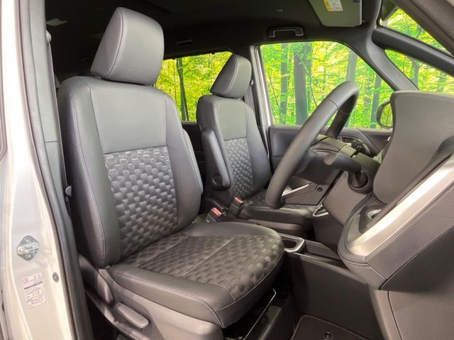 TOYOTA VOXY HYBRID 2025 Image 31