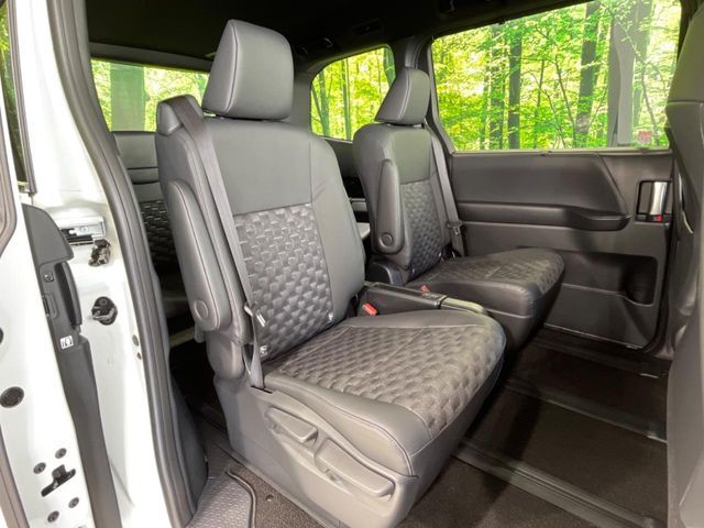 TOYOTA VOXY HYBRID 2025 Image 31