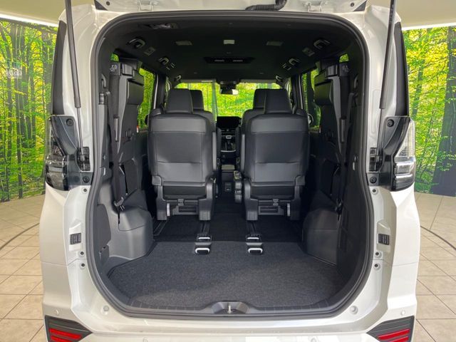 TOYOTA VOXY HYBRID 2025 Image 31