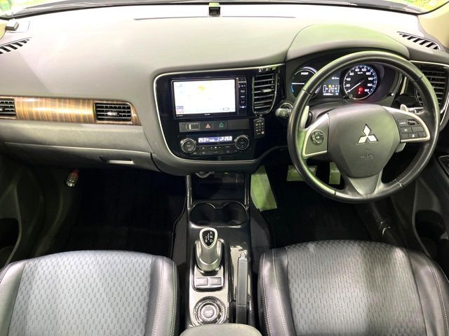 MITSUBISHI OUTLANDER PHEV 2015 Image 31