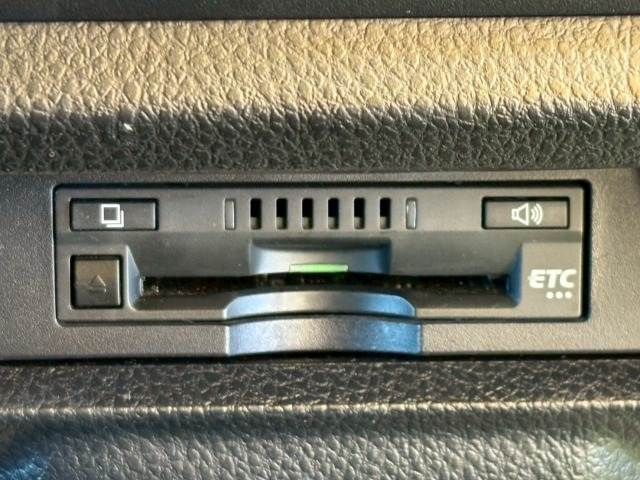 TOYOTA VOXY HYBRID 2018 Image 31