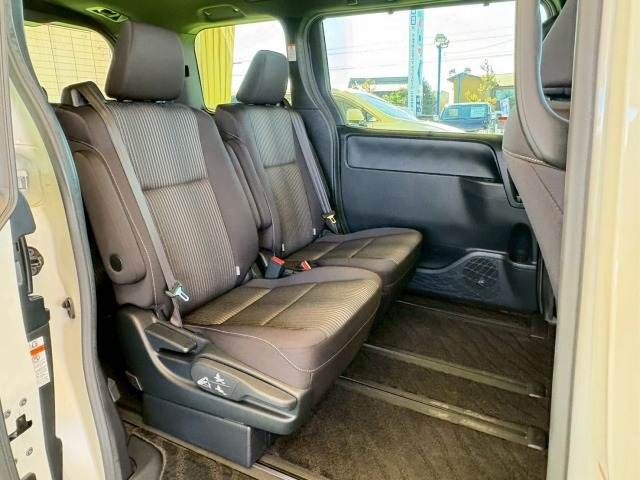 TOYOTA VOXY HYBRID 2018 Image 31