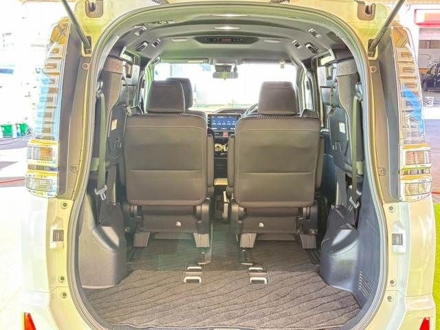 TOYOTA VOXY HYBRID 2018 Image 31