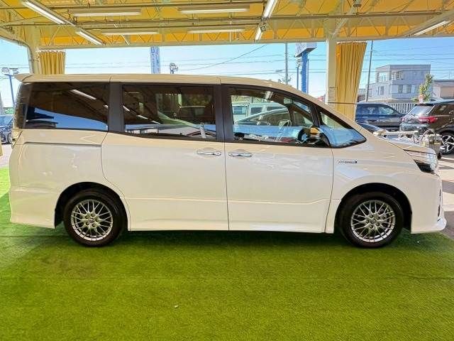 TOYOTA VOXY HYBRID 2018 Image 31