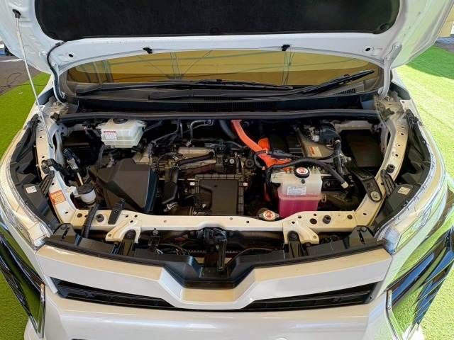 TOYOTA VOXY HYBRID 2018 Image 31