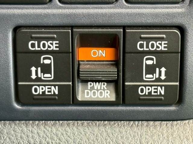 TOYOTA VOXY 2016 Image 31