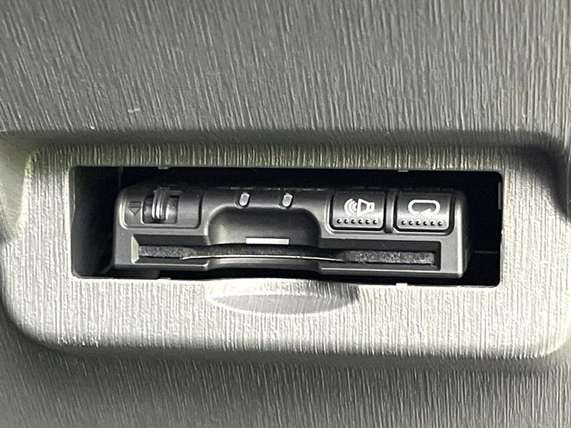 TOYOTA PRIUS ALPHA 2014 Image 31