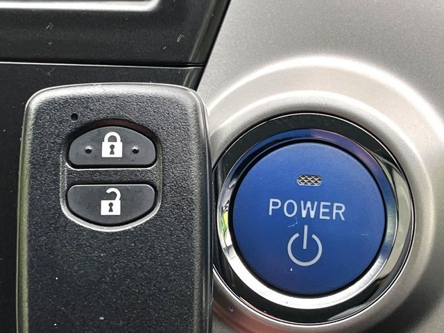 TOYOTA PRIUS ALPHA 2014 Image 31