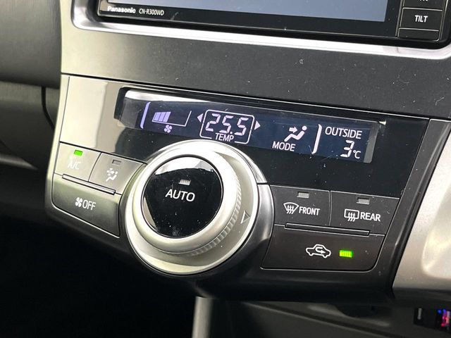 TOYOTA PRIUS ALPHA 2014 Image 31