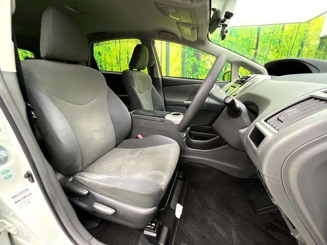 TOYOTA PRIUS ALPHA 2014 Image 31