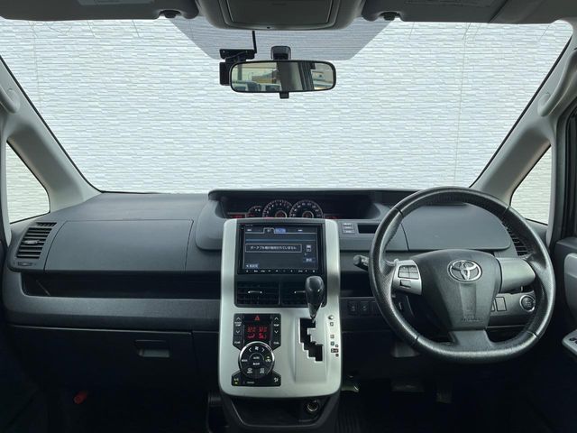 TOYOTA NOAH 2013 Image 31