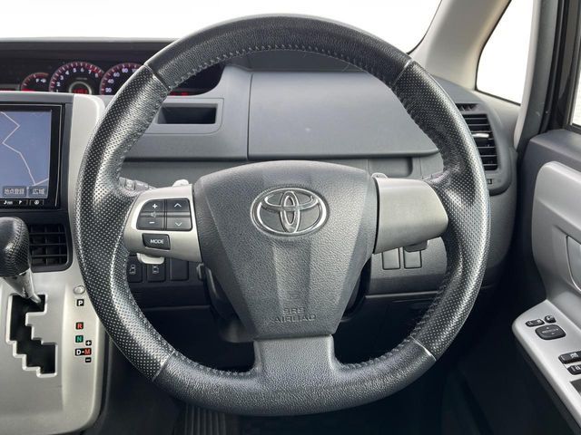 TOYOTA NOAH 2013 Image 31