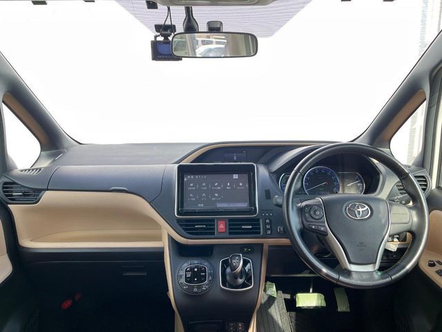 TOYOTA NOAH HYBRID 2014 Image 31