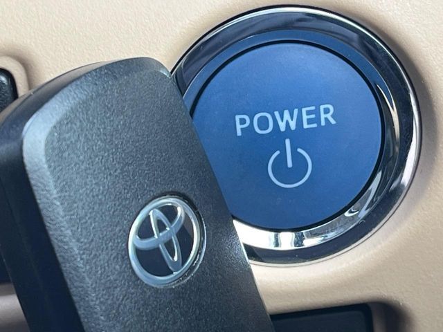 TOYOTA NOAH HYBRID 2014 Image 31