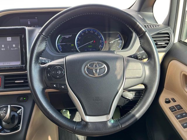 TOYOTA NOAH HYBRID 2014 Image 31