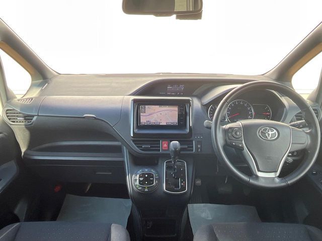 TOYOTA NOAH 2014 Image 31