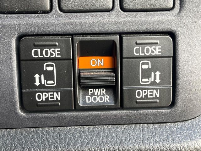 TOYOTA NOAH 2014 Image 31