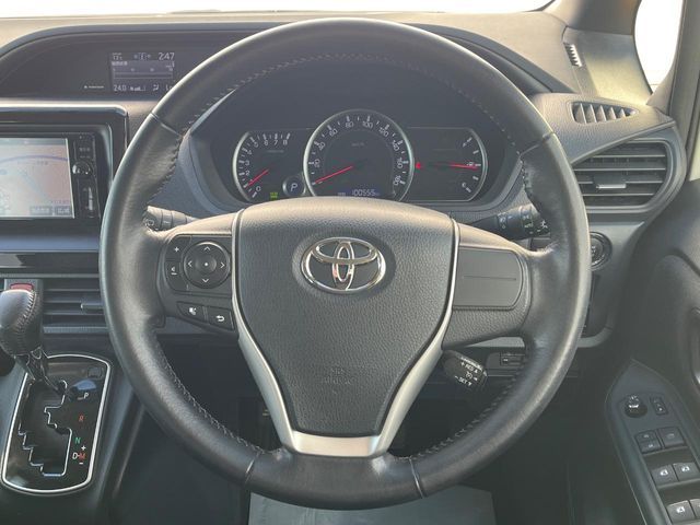 TOYOTA NOAH 2014 Image 31