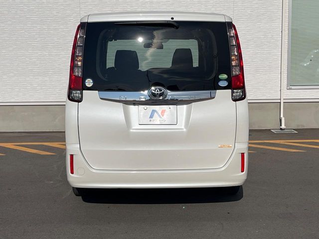 TOYOTA NOAH 2014 Image 31