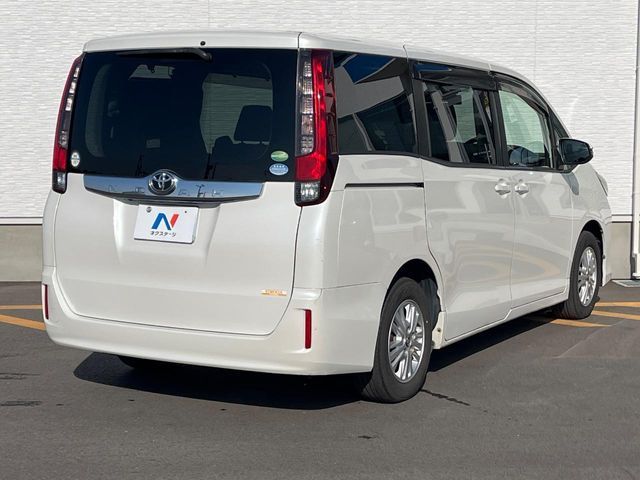 TOYOTA NOAH 2014 Image 31