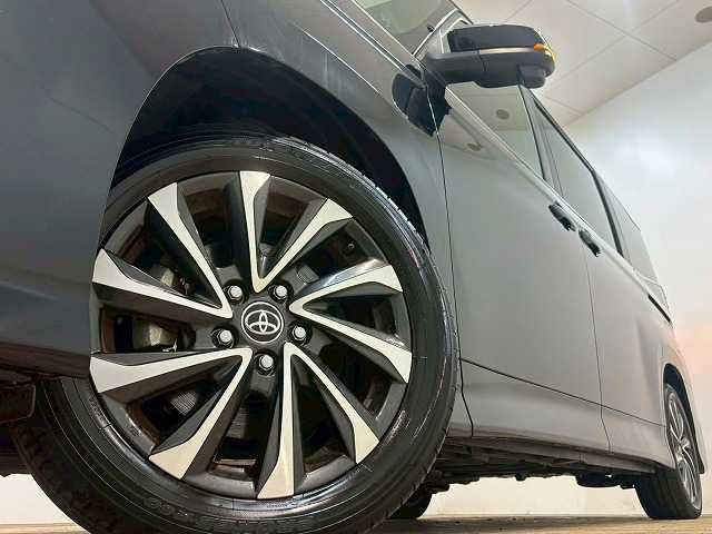 TOYOTA VOXY HYBRID 2022 Image 31