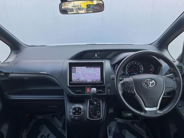 TOYOTA NOAH 2015 Image 31