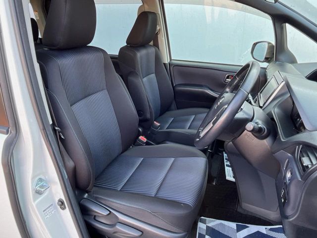 TOYOTA NOAH 2015 Image 31