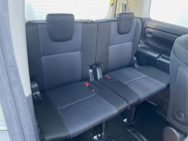 TOYOTA NOAH 2015 Image 31