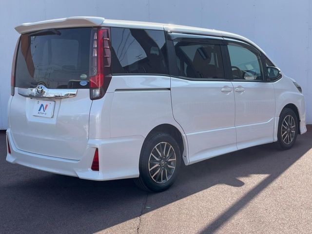 TOYOTA NOAH 2015 Image 31