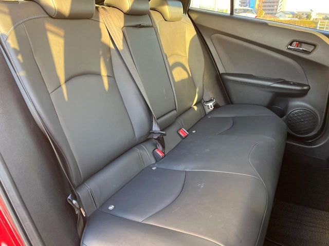 TOYOTA PRIUS 2016 Image 31