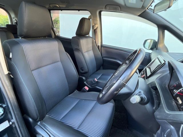 TOYOTA VOXY 2015 Image 31