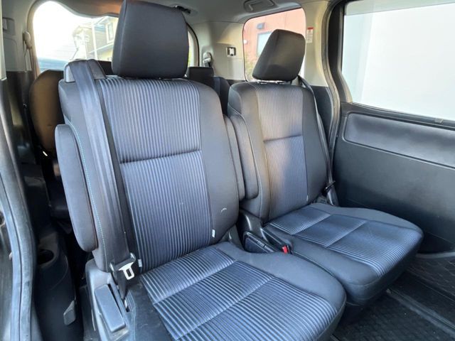 TOYOTA VOXY 2015 Image 31