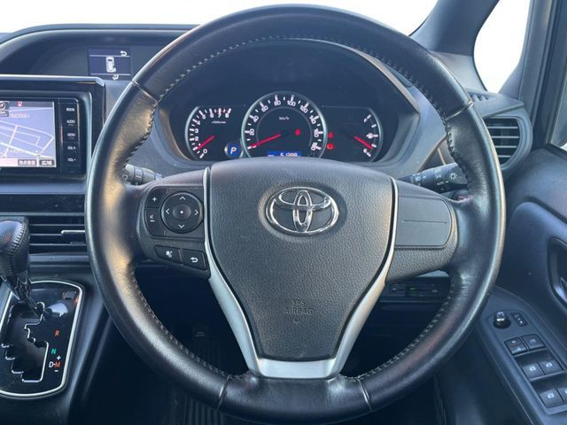 TOYOTA VOXY 2015 Image 31